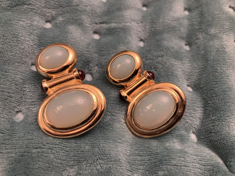 Elizabeth Taylor Avon Earrings Jade Green & Ruby Red Cabs Glass Clip Earrings gallery