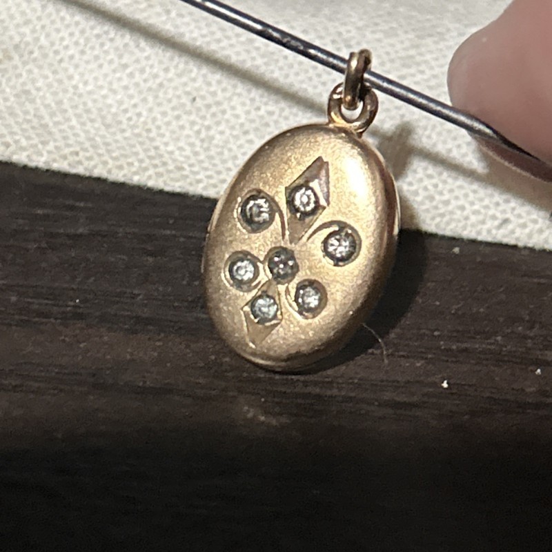 Antique 2g Victorian Rose Gold Filled Oval Locket Fluer de Lis Paste Stones Tiny gallery