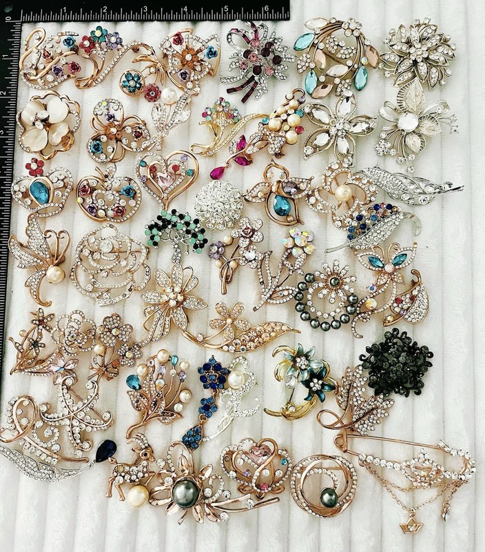 Elegant Floral Brooch Lot 50 Rhinestone Crystal Pearl Gold Tone Vintage Style