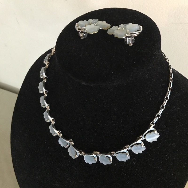 Lovely Vintage Coro Unsigned Baby Blue Leaf Thermoset Lucite Necklace &Earrings!