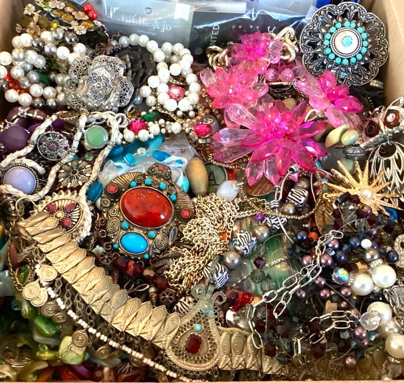 Over 3 Pounds Unsearched Lot Jewelry Old Vintage & Modern Wear & Junk Mixed In gallery
