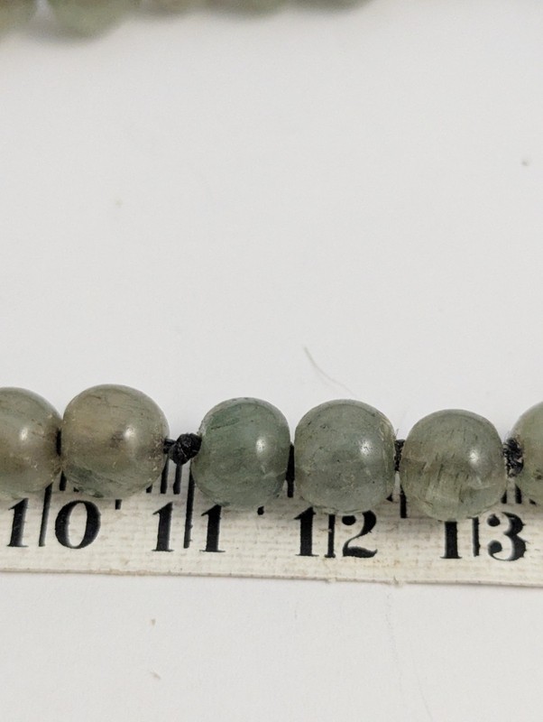Vtg Green Jade Individually Knotted 29" Graduated Bead Necklace Continuous gallery