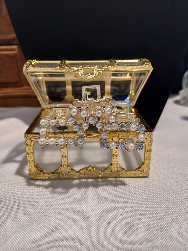 Vtg Treasure Jewelry Box Lot Various Signed & Unsigned High End Pieces Costum gallery