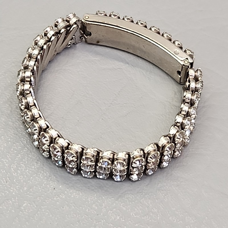 Vintage Expandable Clear Rhinestone Bracelet Hidden Compartment 6 1/8" Stretch gallery