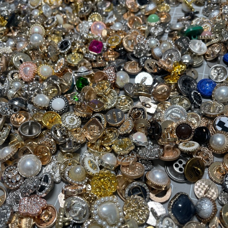 Vintage-now Costume Jewelry makeing Lots button Read Description 50pcs gallery