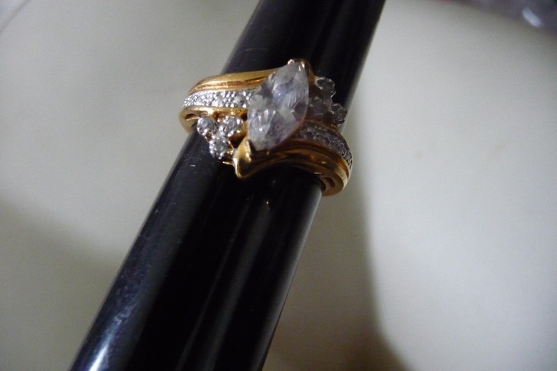 SETA SIGNED GOLD TONE W FAUX DIAMONDS Sz 7 1/2 RING #1/14A6
