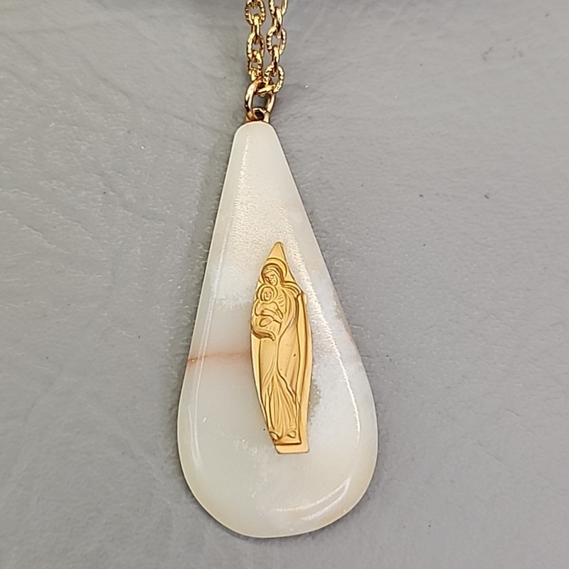 Vintage Agate Mother Mary Necklace Teardrop Stone Cream Gold Tone 23.5" gallery
