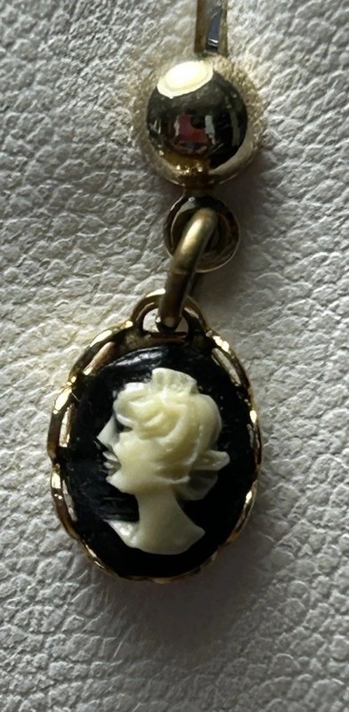VTG Cameo Earrings Petite Drop Dangle Black And White Gold Tone Dainty Feminine gallery