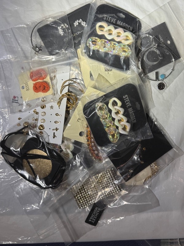 Vintage 1 Pound Mystery Jewerly Lot Wearable Mixed Fashion Jewelry lot 139 gallery