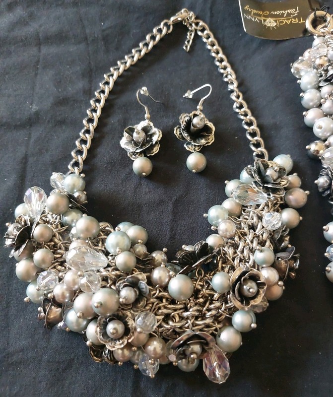 Vintage Traci Lynn Flower Pearl Chuncky Set of 3 gallery