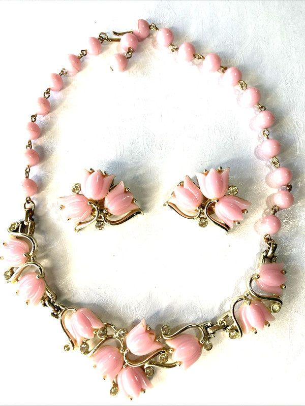 1960'S KRAMER PINK THERMOSET TULIP BEAD 16" CHOKER NECKLACE & Clip On Earrings gallery