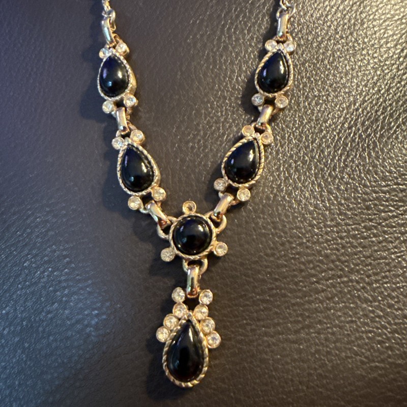 Vintage Black and Gold Toned /Rhinestone Tear Drop Necklace 16”. 57 gallery