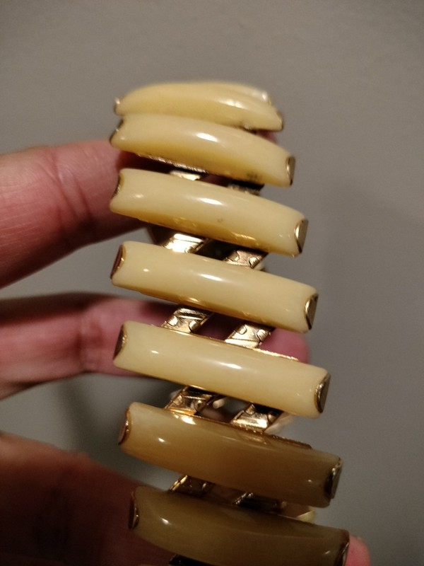 VINTAGE ESTATE SIGNED HONG KONG EXPANDABLE Lucite BRACELET. Creme + Gold Tone gallery