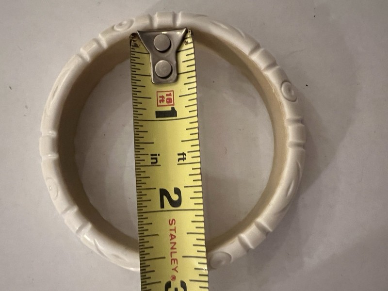 Vintage Style Resin Bangle Elegant Cream/Beige Carved Bracelet Jewelry gallery