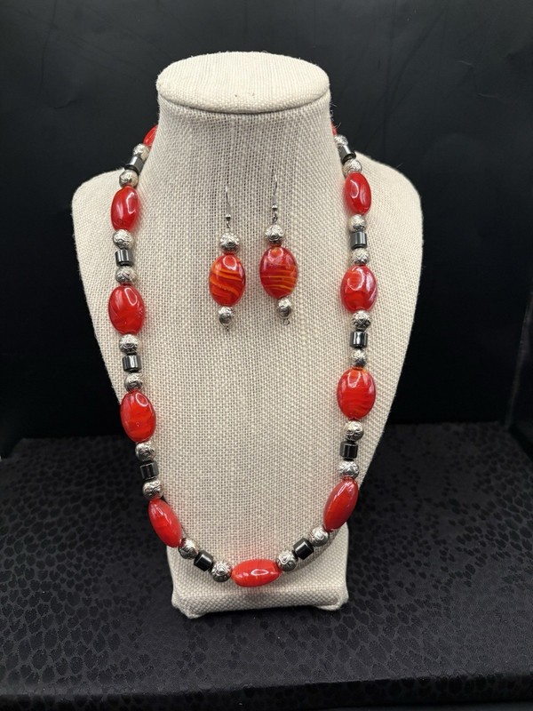 An Amberina Glass Bead 20” Necklace Matching Earrings Silver Tone Metal Spacers