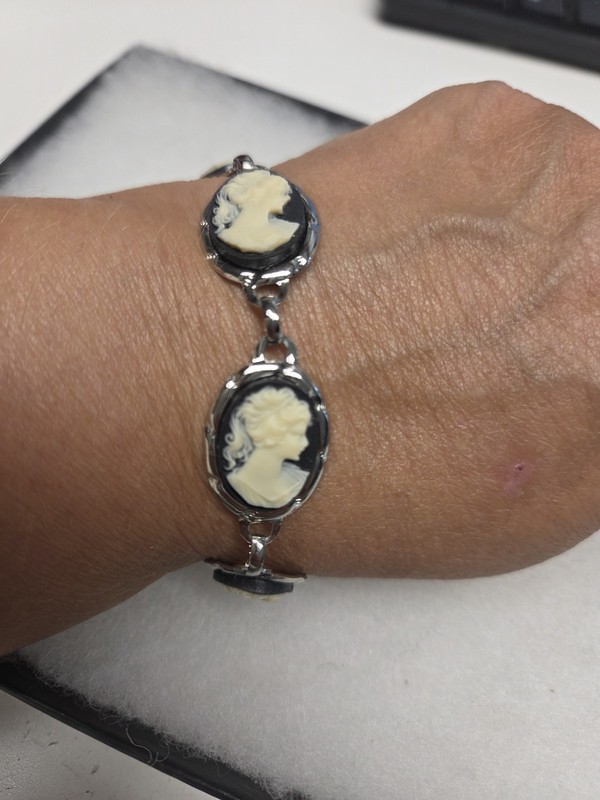 Vtg silver tone black white Cameo Bracelet gallery