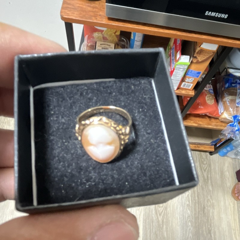 Vintage 10kt Gold Cameo Ring