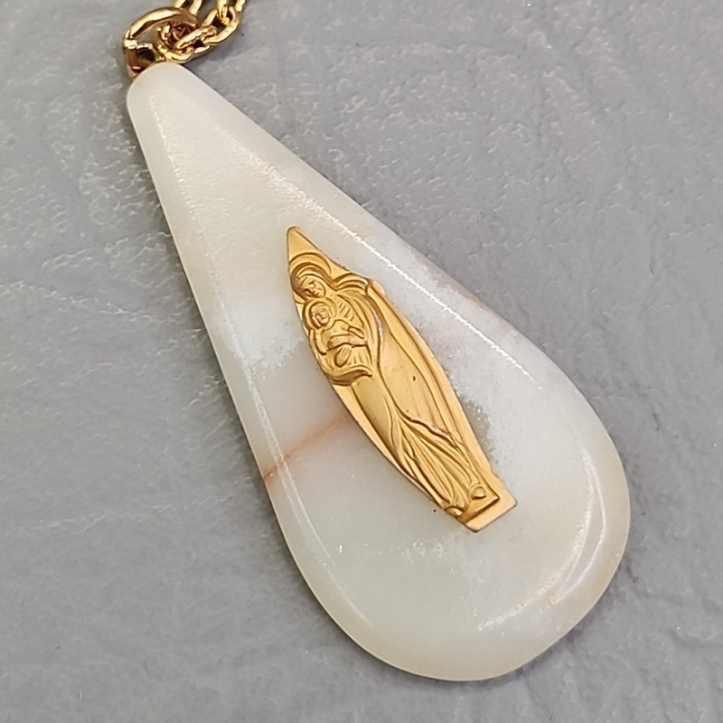 Vintage Agate Mother Mary Necklace Teardrop Stone Cream Gold Tone 23.5" gallery
