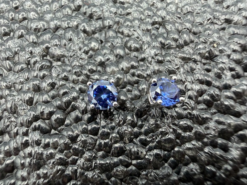 0.61g Vintage Sterling Silver 925 Earrings Round Blue Faceted Studs M