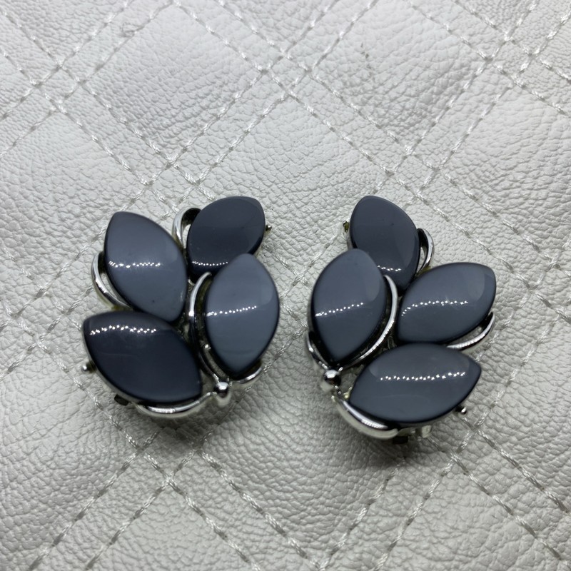 Vintage Lisner Thermoset Clip Earrings Moonglow Gray Climbers Leaves Mid Century gallery