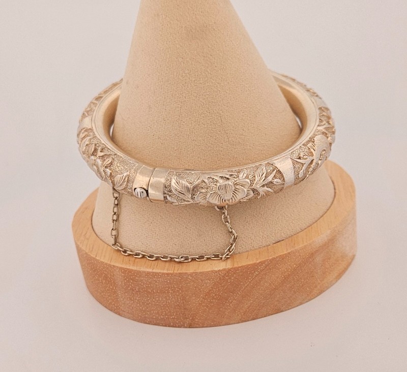 Sterling sivler vermeil antique hinged floral bangle w/security clasp 7" gallery