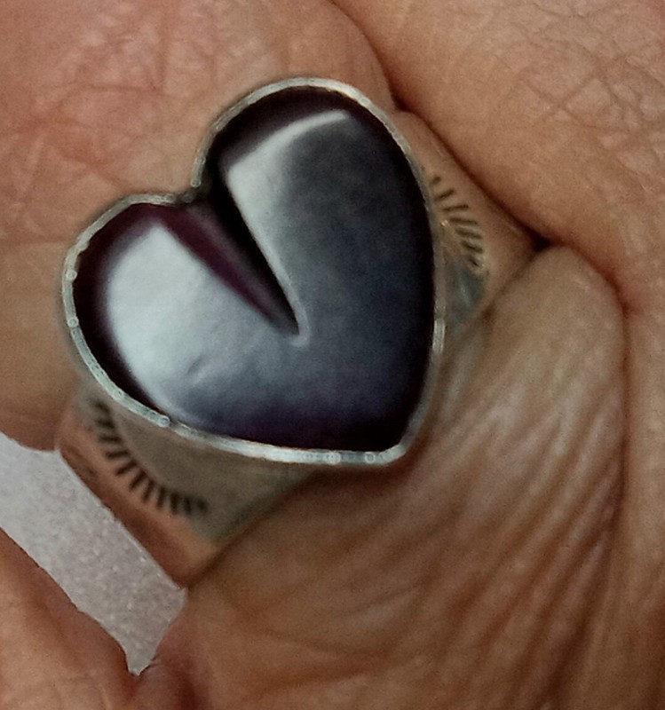 CAROL FELLEY 92 STERLING SILVER OYSTER CARVED HEART RING 6.5 (7) 5 GRAMS PURPLE
