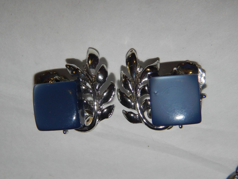 Vintage Thermoset Parure: Midnight Moonglow Necklace, Bracelet, Earrings; Leaves gallery