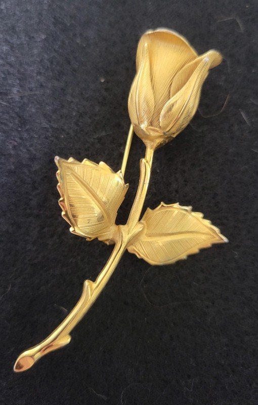 Vintage Feminine Gold Tone Rose Brooch Flower 3D Leaves Branch Stem Dainty Pin
