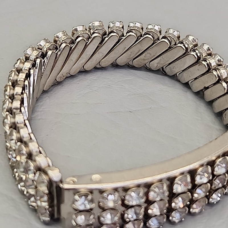 Vintage Expandable Clear Rhinestone Bracelet Hidden Compartment 6 1/8" Stretch gallery