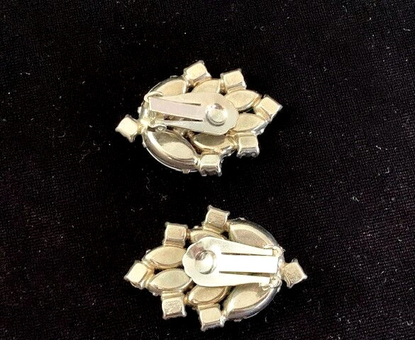 Vintage Prong Set Marquis White MILK GLASS Round Clear RHINESTONE Clip Earrings gallery