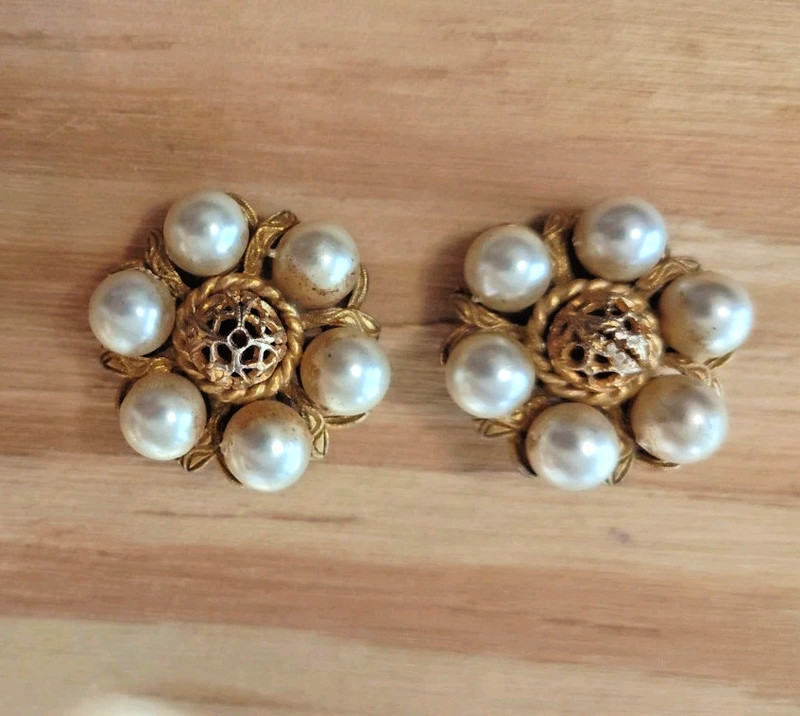 Vintage CORO Gold Tone w/ Off White Faux Pearl Cluster Clip On Earrings