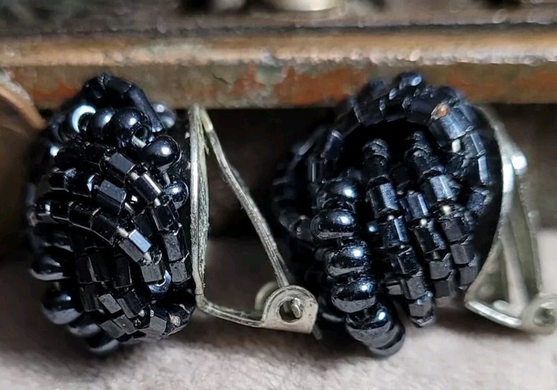 Vintage Costume jewelry clip on earrings 1980s 1990s gallery