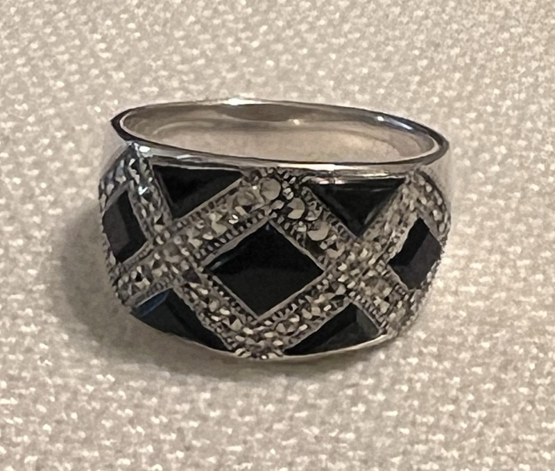 Black Onyx & Marcasite Sterling Silver 0.925 vintage band Ring size 7