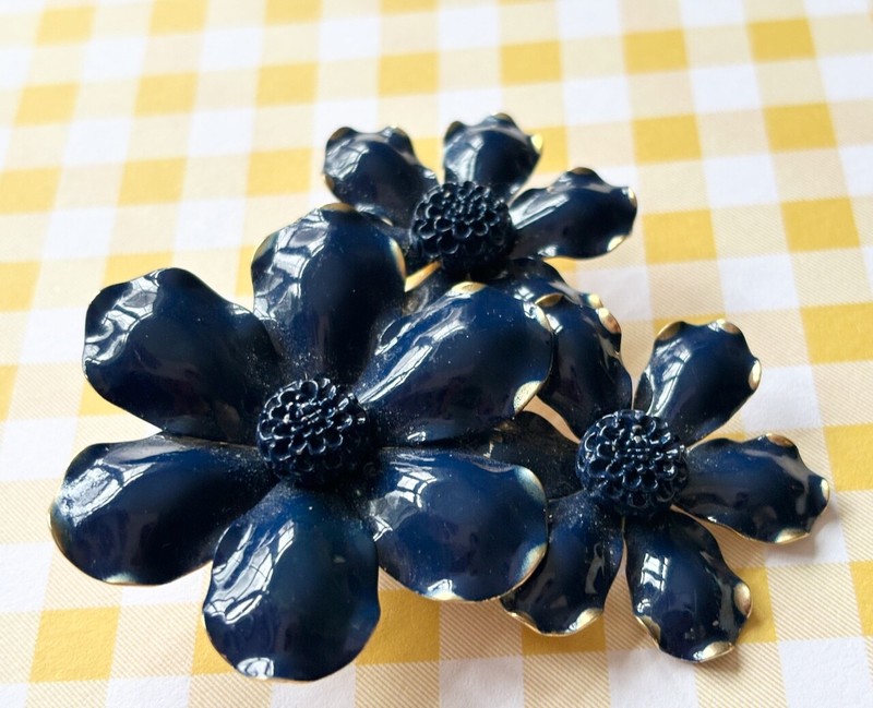 VINTAGE FLOWER PIN,FLOWER BROOCH,DARK BLUE ENAMEL TRIPLE BLOOM,FASHION CORSAGE