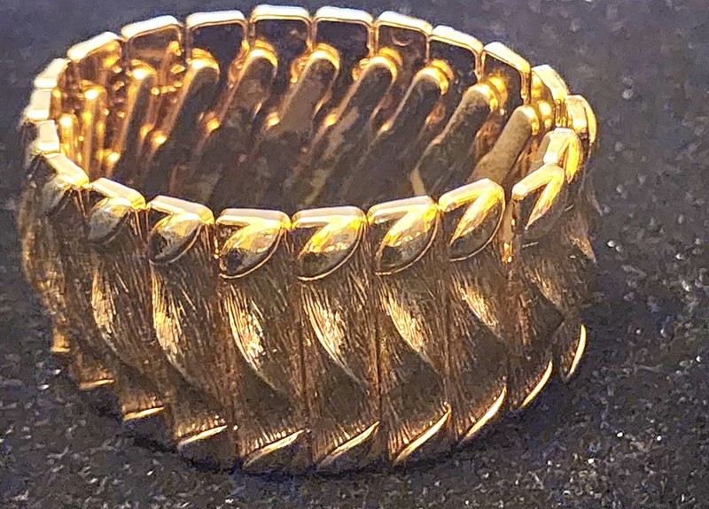 Vintage Expandable Goldtone Metal Bracelet 1960s To 1970s