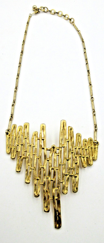 VTG SIGNED CELEBRITY NY 18″ ADJ TO CHOKER GOLD TONE UNUSUAL OPEN WORK Necklace