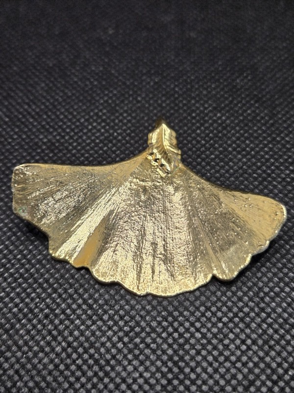 Vtg Pendant Charm Gold-tone Leaf Fantail
