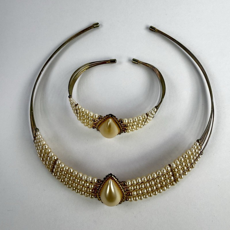 Vtg 1980s Faux Pearl Jewelry Set Necklace Bracelet Earrings Gold Tone 3 Pc gallery