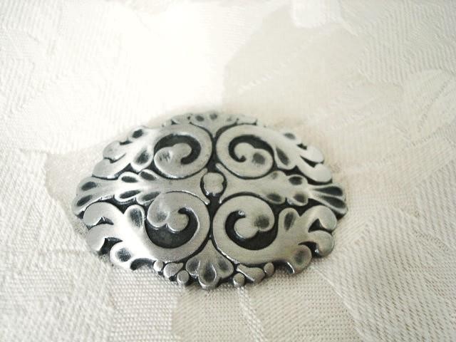 Vintage R. Tennesmed Sweden Pewter Brooch 1 1/2 x 2 1/8 In. KJ