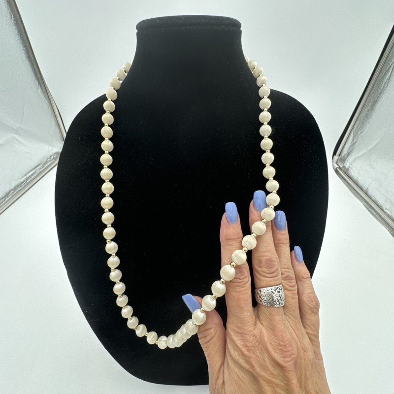 15” Vintage 1960’s Satin Colored White & Gold Bead Classic Necklace