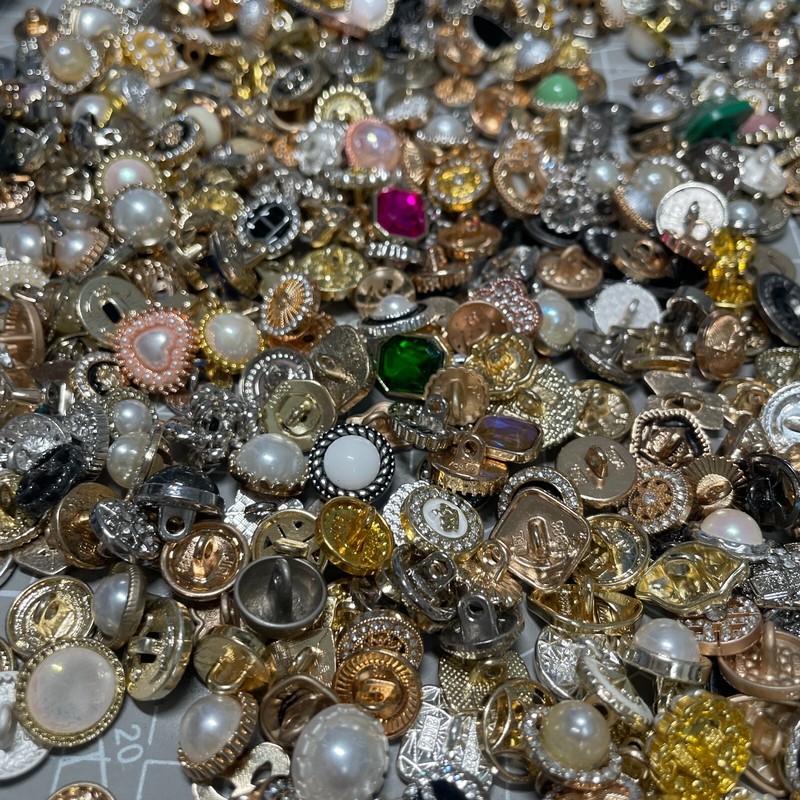 Vintage-now Costume Jewelry makeing Lots button Read Description 50pcs gallery