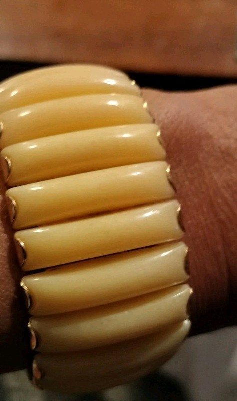 VINTAGE ESTATE SIGNED HONG KONG EXPANDABLE Lucite BRACELET. Creme + Gold Tone gallery