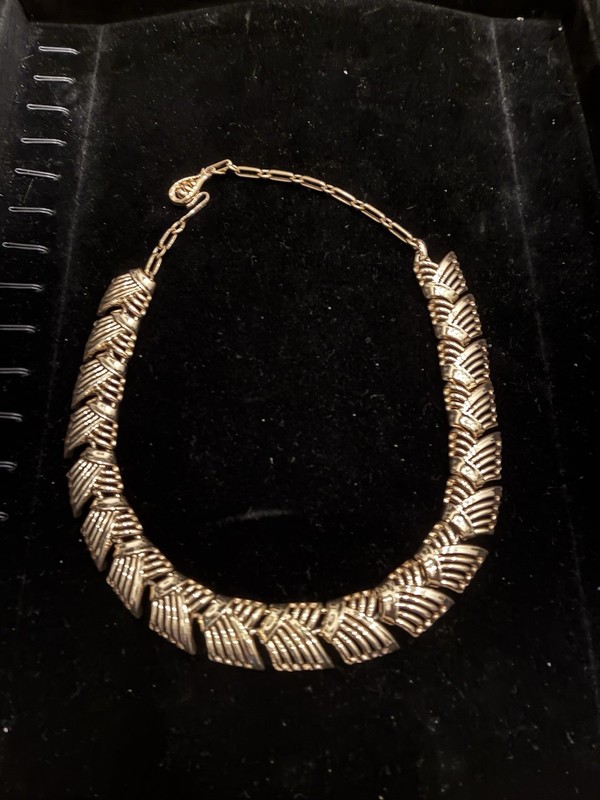 Coro Signed Vintage Necklace Gorgeous Gold Tone
