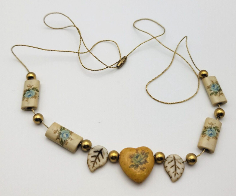 Vtg. Floral Heart Necklace 31 In Gold Tone Wire Hand Painted Natural Materials