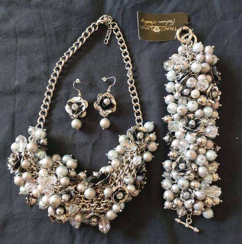 Vintage Traci Lynn Flower Pearl Chuncky Set of 3