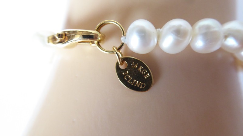 14K GE JCLIND White Pearl Bracelet 8" long Womens 6mm Pearls Very Good Condition gallery
