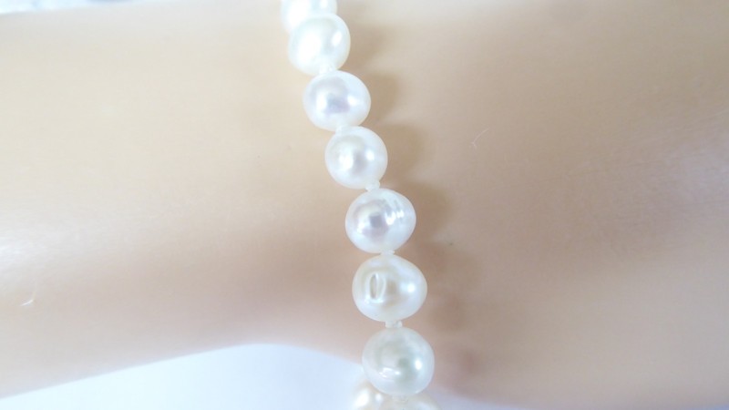 14K GE JCLIND White Pearl Bracelet 8" long Womens 6mm Pearls Very Good Condition gallery