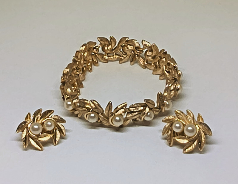 Vintage Evening Creation Avon signed Bracelet Earring Set Flowerl Leaf Pearls