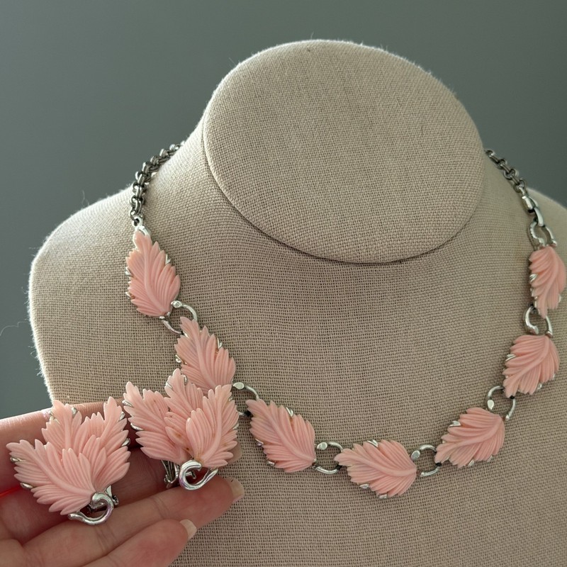 Vintage Pink Lucite Thermoset Leaf Set Clip On Earrings Necklace Spring Pastel