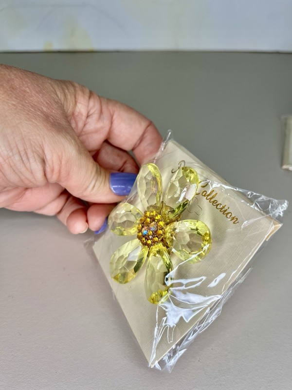 Yellow Crystal Acrylic Flower Brooch Pin Faceted Petals Rhinestone 3D Fashion